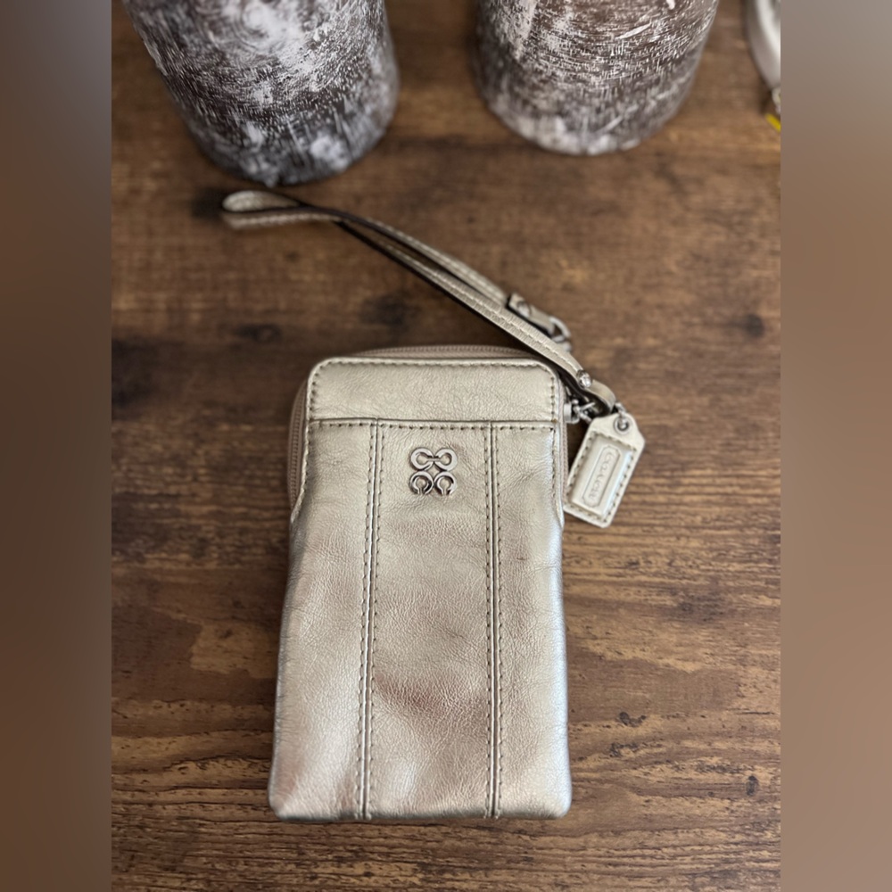 Coach Julia Zippy wallet/wristlet